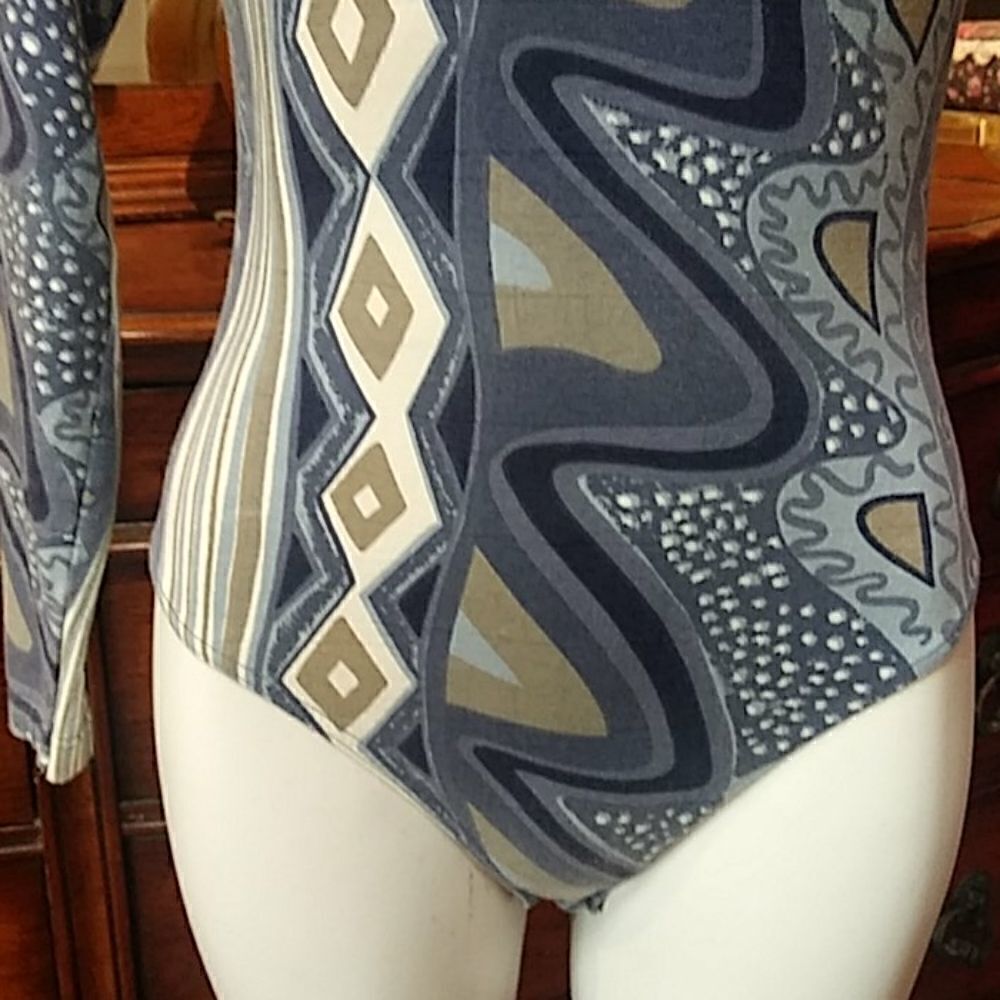 Smart set bodysuit top - Picture 3 of 8